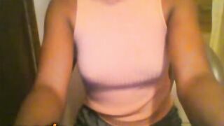 Black Teen Plays With Tits On Omegle