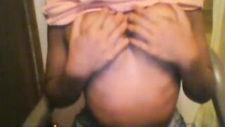 Black Teen Plays With Tits On Omegle