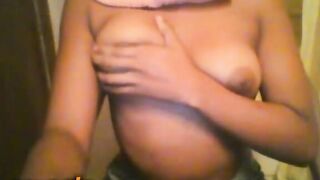 Black Teen Plays With Tits On Omegle