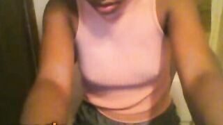 Black Teen Plays With Tits On Omegle