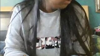 Dark Skinned UK Girl 18 Flashes Boobs on Omegle