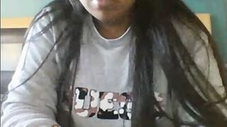 Dark Skinned UK Girl 18 Flashes Boobs on Omegle