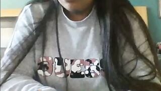 Dark Skinned UK Girl 18 Flashes Boobs on Omegle