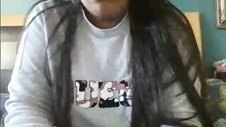 Dark Skinned UK Girl 18 Flashes Boobs on Omegle