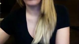 Blonde Girl Shows Her Feet On Omegle