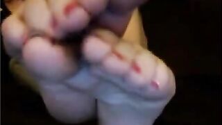 Blonde Girl Shows Her Feet On Omegle