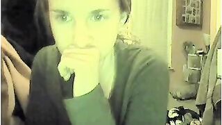 Big Eyed Cutie Doesnt Mind Showing Stuff On Omegle