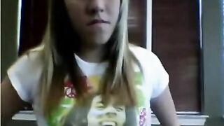 Amateur Teen Masturbates On Public Gym