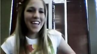Amateur Teen Masturbates On Public Gym