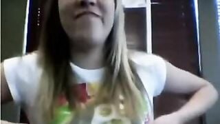 Amateur Teen Masturbates On Public Gym