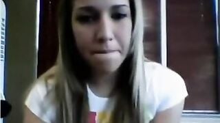 Amateur Teen Masturbates On Public Gym