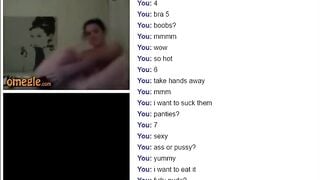 Pretty Young Teen Play Omegle Game