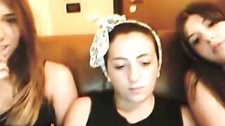 3 Girls Playin Omegle Game