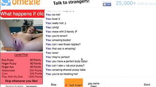 Hot Girl Strips On Omegle