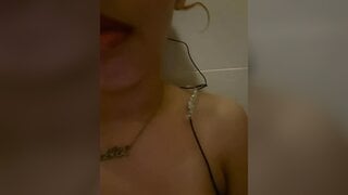 Creamy Pussy Toothbrush bate