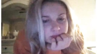 Sexy blonde chick completes the omegle game