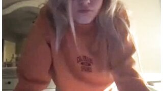 Sexy blonde chick completes the omegle game