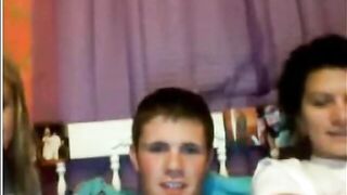 Omegle Worm 253 / Naughty Friends
