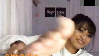 Cute Asian Teen Shows Feet on Omegle