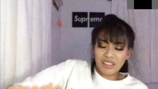 Cute Asian Teen Shows Feet on Omegle