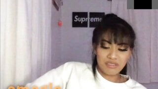 Cute Asian Teen Shows Feet on Omegle