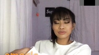 Cute Asian Teen Shows Feet on Omegle