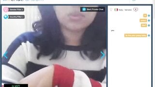 [Omegle/CR] Italian girl gets aroused by toypussy