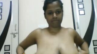 Milf Shows Her Tits On Omegle