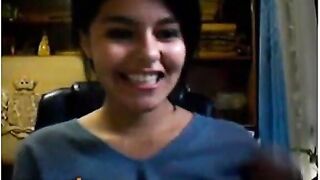 Super Pretty Short Hair Girl Show On Omegle