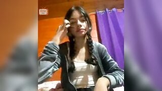 Teen show boobs