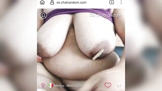 Milf Mexicana caliente de enormes tetas se masturba en Chatrandom