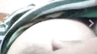 Indian girl shows me her tits and helps me cum