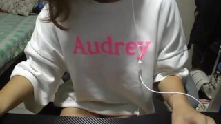 girl does everything on emeraldchat