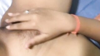 Indian babes rubs pussy