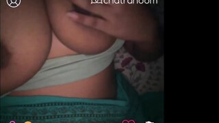 Indian - Mumbai girl shows her 34E size tits.