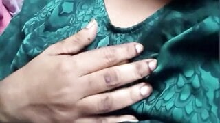 Milf from Sri Lanka shows Pussy and Tits