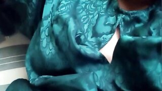 Milf from Sri Lanka shows Pussy and Tits