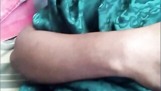 Milf from Sri Lanka shows Pussy and Tits