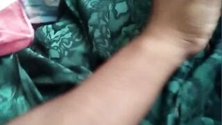 Milf from Sri Lanka shows Pussy and Tits