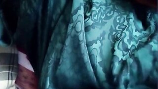 Milf from Sri Lanka shows Pussy and Tits