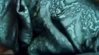 Milf from Sri Lanka shows Pussy and Tits