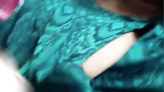Milf from Sri Lanka shows Pussy and Tits