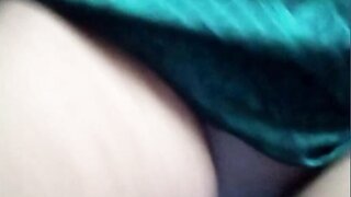 Milf from Sri Lanka shows Pussy and Tits