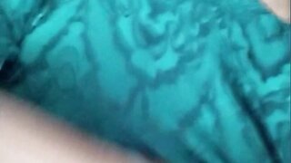 Milf from Sri Lanka shows Pussy and Tits