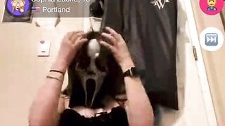 Masked girl flashes me quick on monkey app