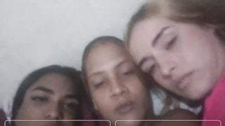 3 Brazilian girls quickly flash on ome.tv