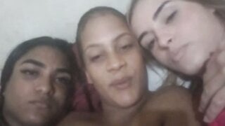 3 Brazilian girls quickly flash on ome.tv