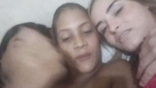 3 Brazilian girls quickly flash on ome.tv