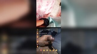 Asian teen show her pussy