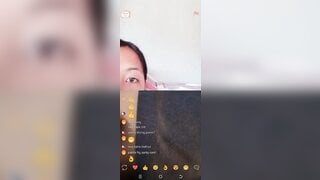 Asian teen show her pussy